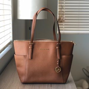 Michael Kors Jet Set Tote (acorn)